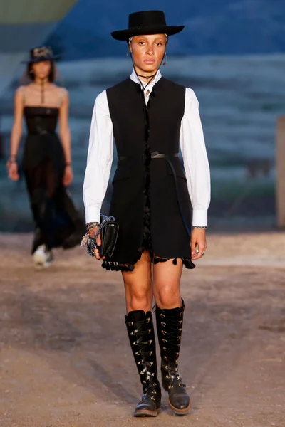 Look 64